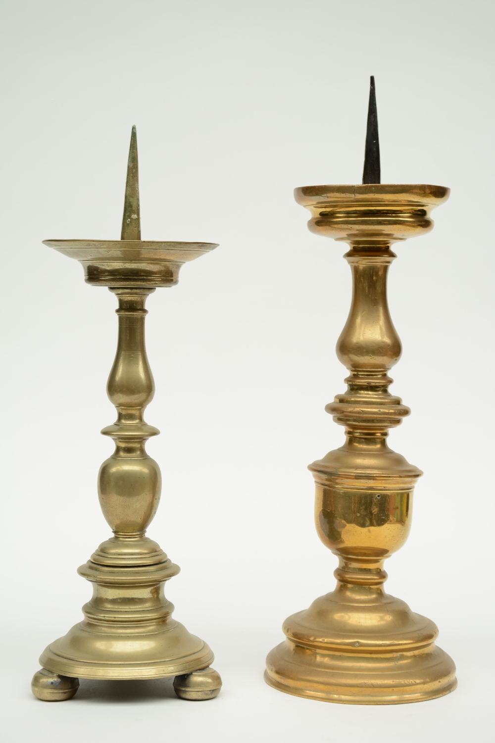 Two 17thC Low Countries pricket candlesticks, H 47,5 - 52,5 cm (some restoration) - Image 2 of 4