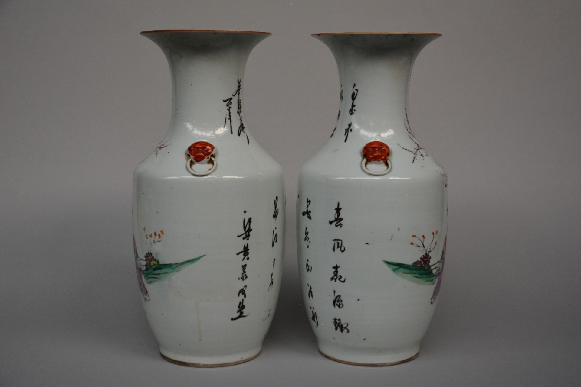 A pair of Chinese polychrome vases, decorated with an animated scene, H 44 cm - Bild 5 aus 7