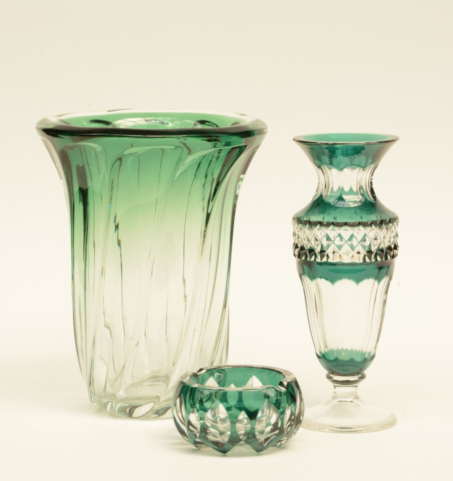 A Val St. Lambert green cut to clear crystal vase and ashtray; added a ditto vase, H 6 - 26,5 - 27,5