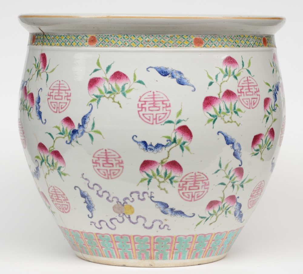A Chinese famille rose cachepot, decorated with peaches, bats and longelivity symbols, H 51 cm, - Image 2 of 7