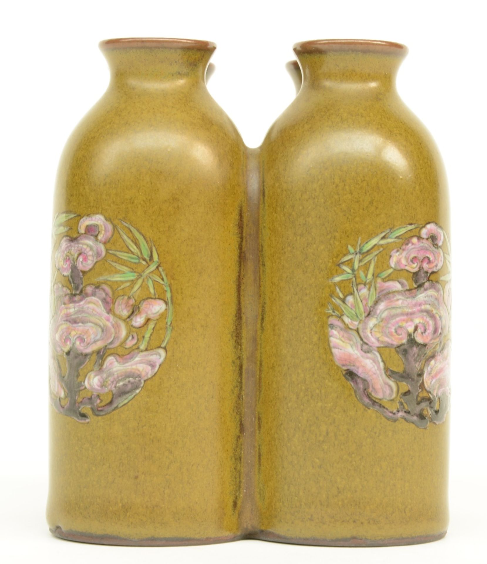 Four attached Chinese tea-dust glaze and famille rose miniature vases, Yongzheng mark, H 9,5 cm - Bild 3 aus 8