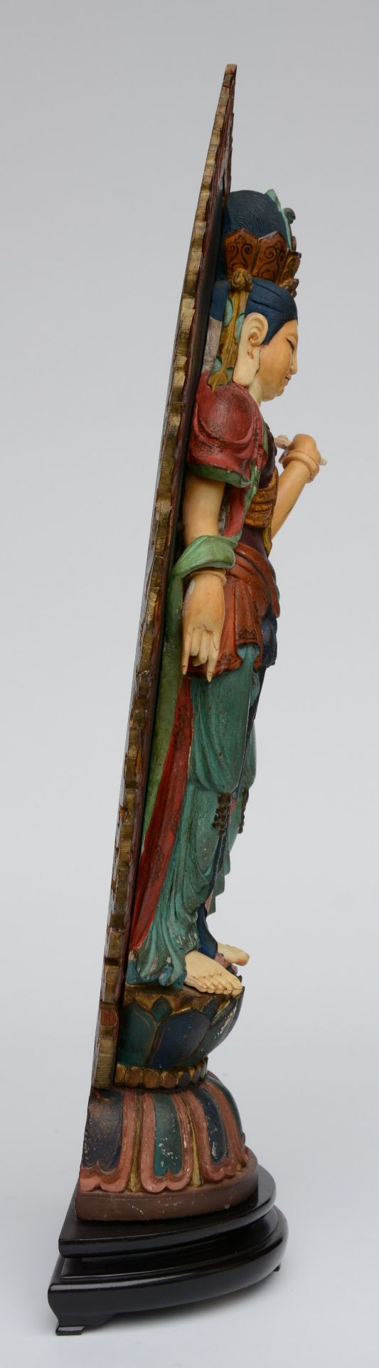 A first half of the 19thC sculpted wooden and ivory Guanyin, H 70,5 cm - Image 4 of 6