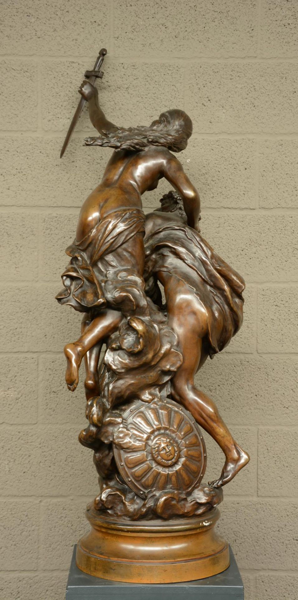 Moreau Mathurin, 'Les armes d'Achilles', patinated bronze, 19thC, H 130 cm; added, the matching - Bild 4 aus 11
