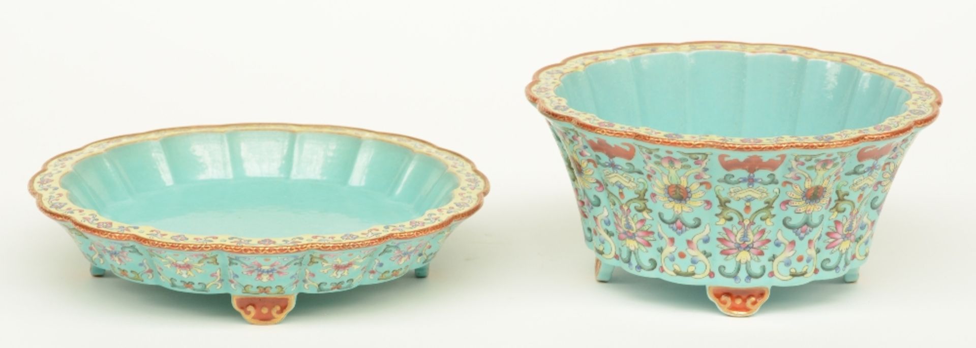 A small Chinese turquoise ground and polychrome cache-pot, decorated with flowers and bats, H 8 cm -