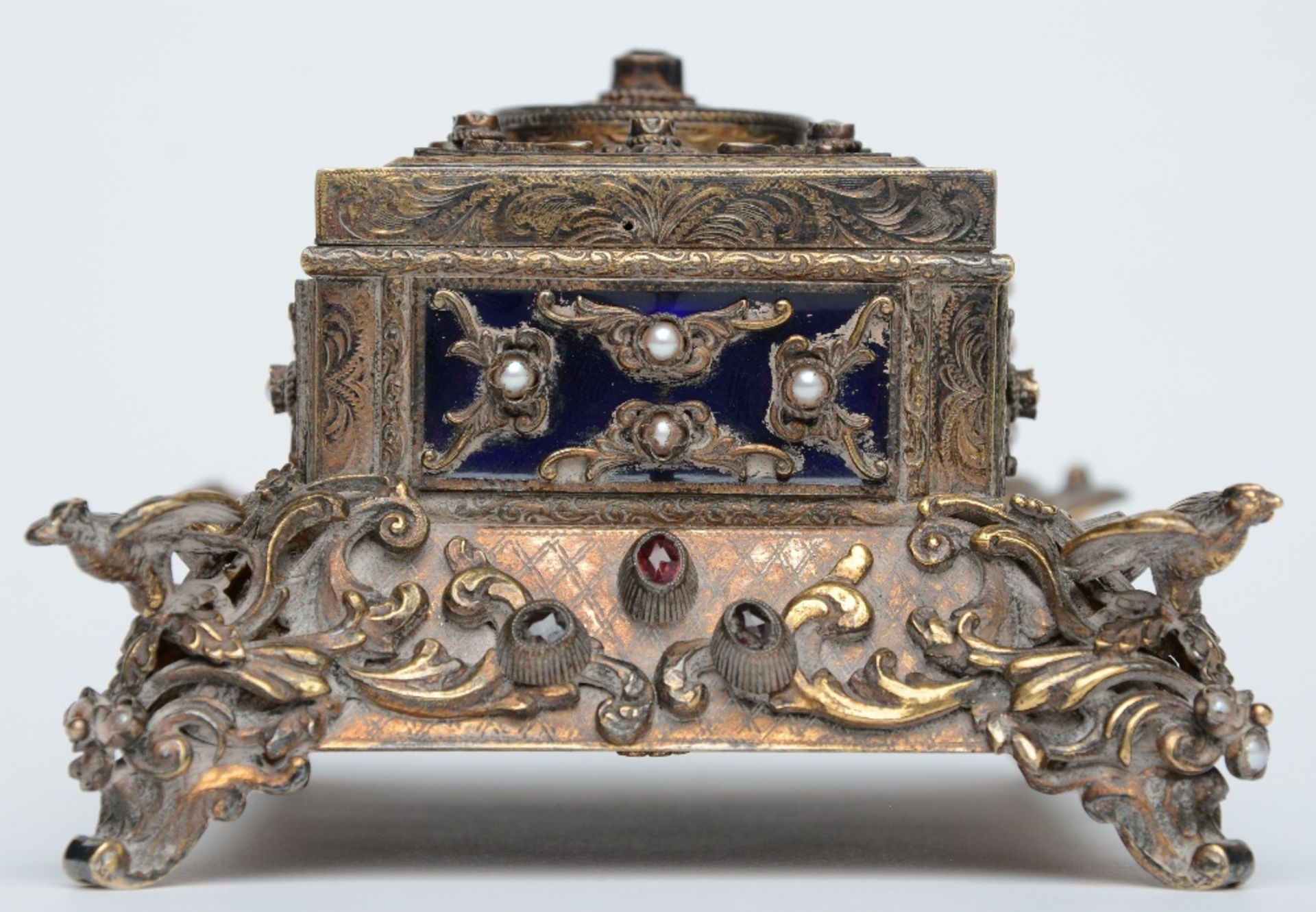 An exceptional gilt silver music box, partially cobalt blue enamelled, ruby set and inlaid with - Bild 6 aus 11