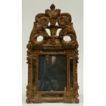 A first half of the 18thC sculpted and gilt wood Spanish mirror, 41 x 73,5 cm