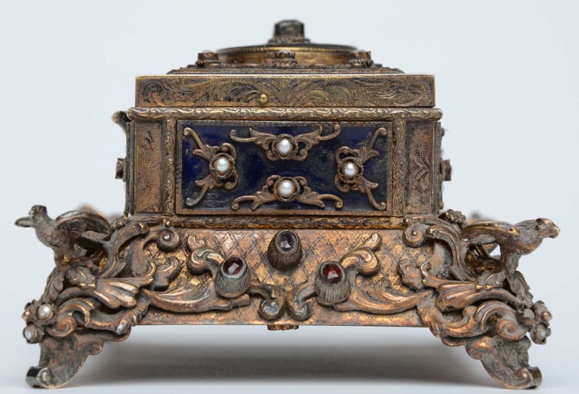 An exceptional gilt silver music box, partially cobalt blue enamelled, ruby set and inlaid with - Bild 4 aus 11