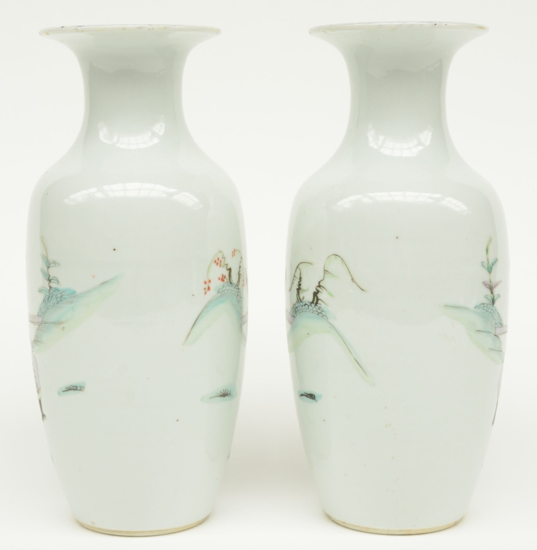 A Chinese pair of vases, polychrome decorated with an animated scene, marked; added a ditto vase, - Bild 4 aus 13