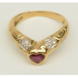 An 18ct golden ring with a heart shaped ruby and some brilliant cut diamonds, Weight: ca. 6,1 cm