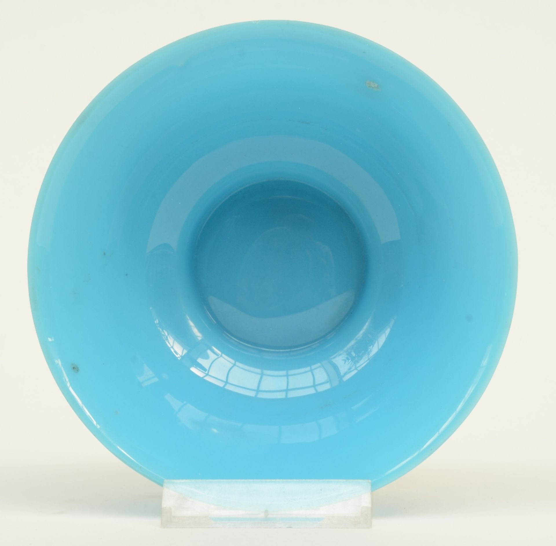 A Chinese blue monochrome Peking glass bowl, 19thC, H 6 - Diameter 14 cm (firing faults) - Bild 5 aus 6