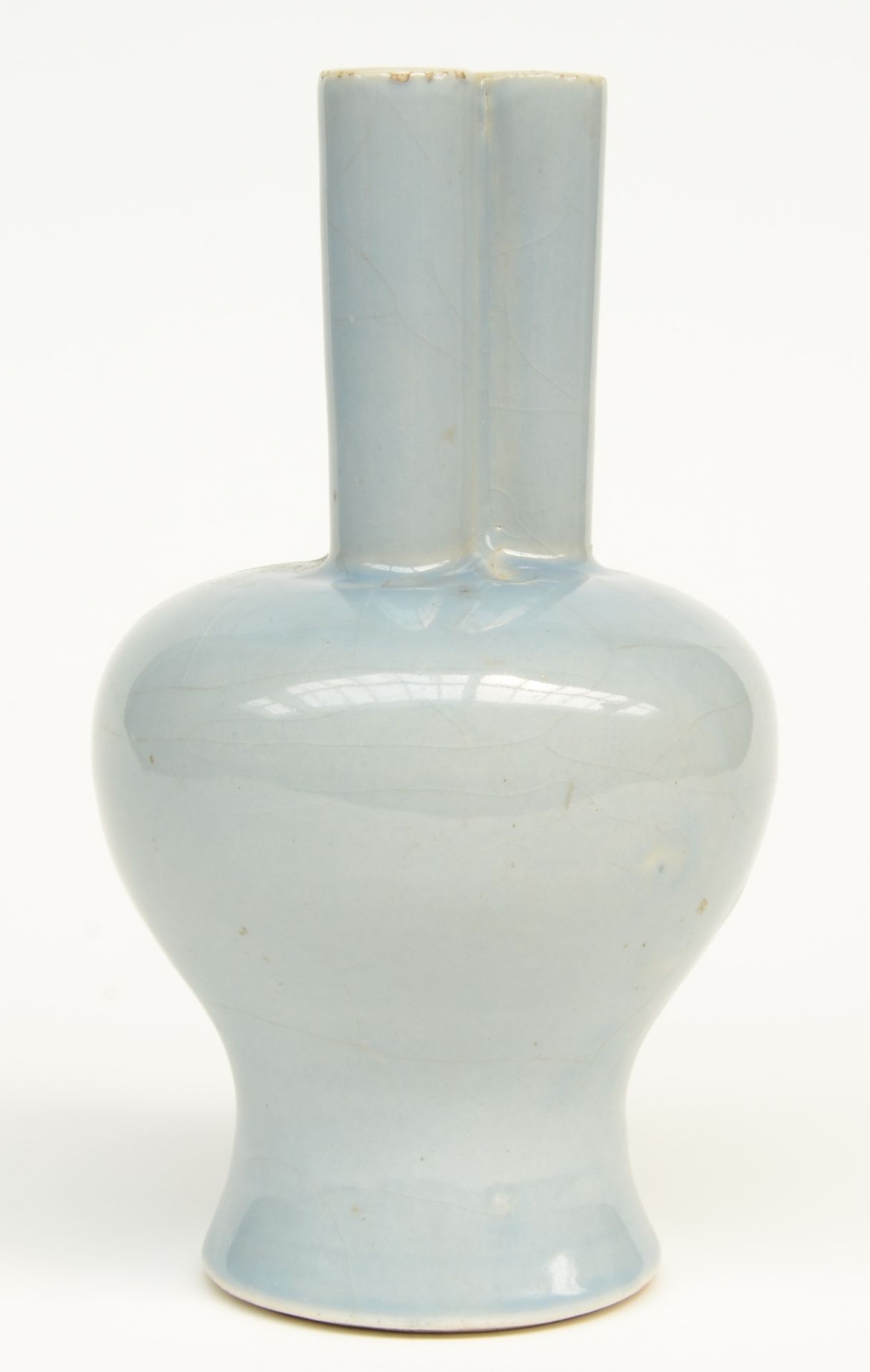 A Chinese three-conjoined vase, light blue glazed, marked, H 22 cm - Bild 5 aus 8