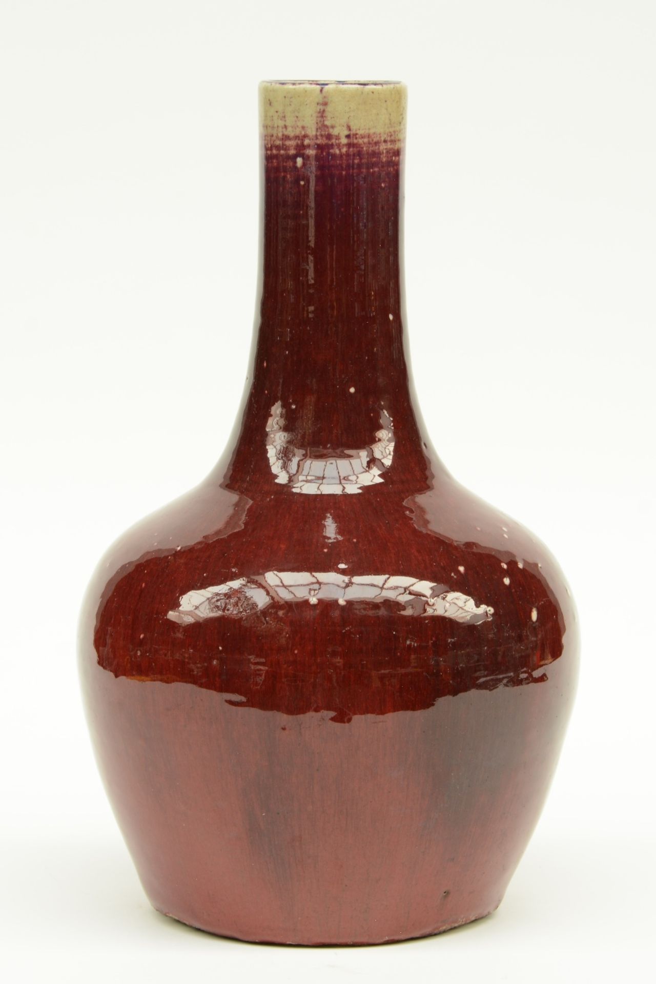 A Chinese sang de boeuf bottle vase, H 38,5 cm (chips on the bottom and a firing fault on the rim) - Bild 4 aus 7