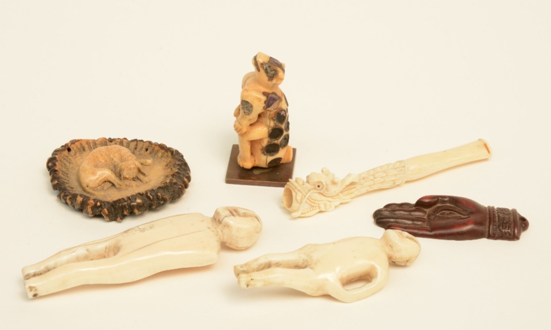 Lot of six various bone and hartshorn sculptures, 18th and 19thC, H 5,3 - 9 cm