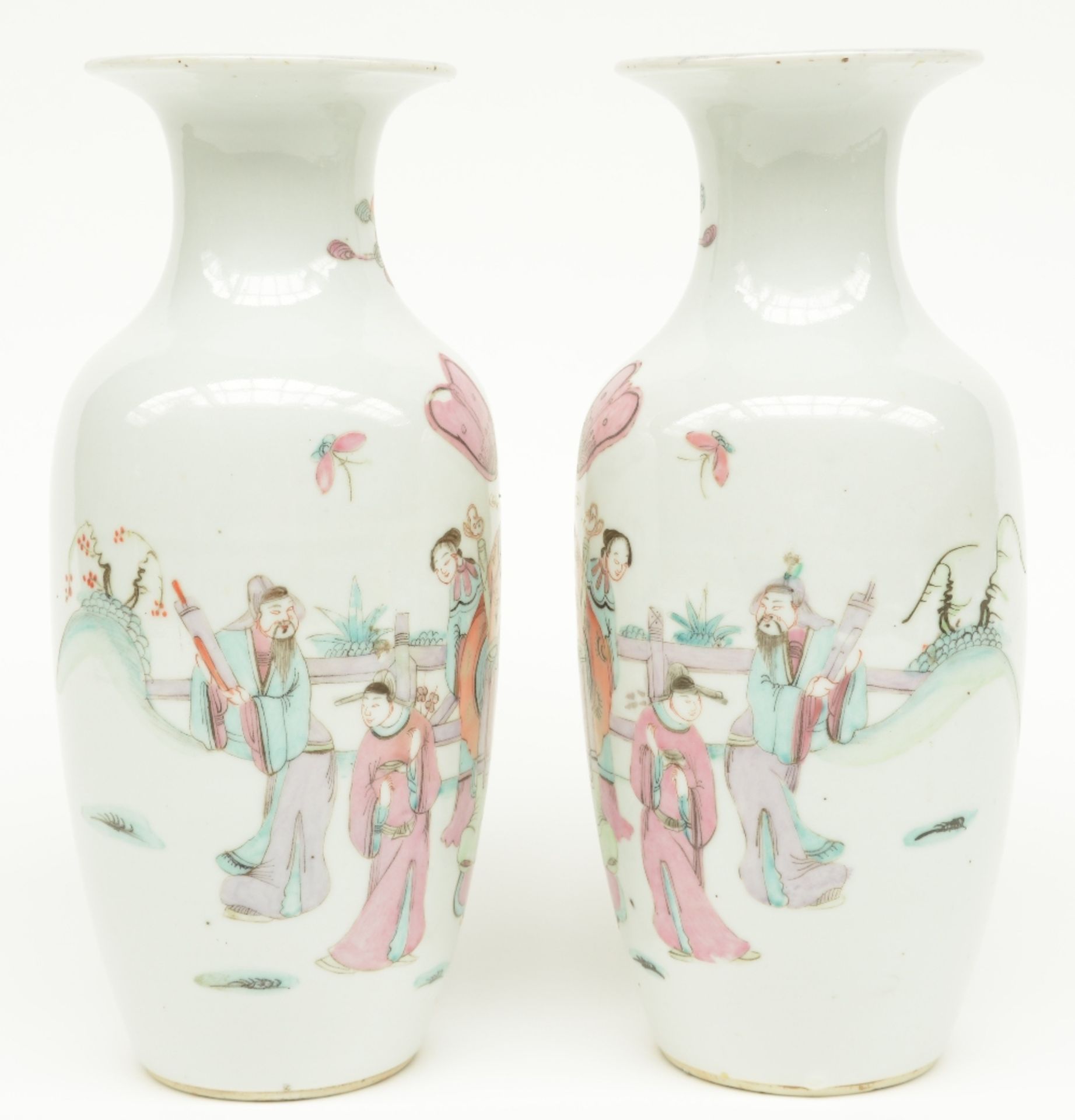 A Chinese pair of vases, polychrome decorated with an animated scene, marked; added a ditto vase, - Bild 3 aus 13