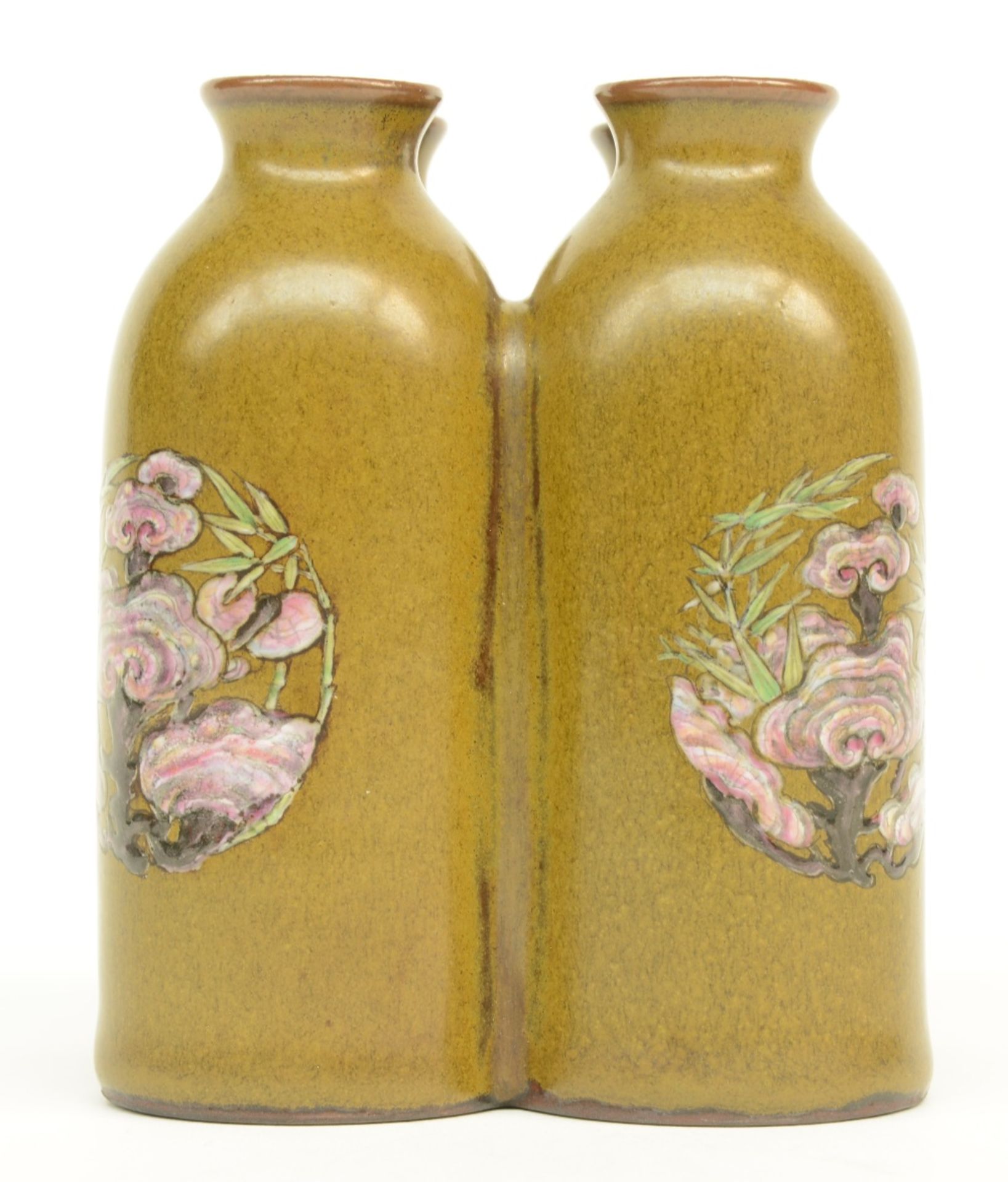 Four attached Chinese tea-dust glaze and famille rose miniature vases, Yongzheng mark, H 9,5 cm - Bild 4 aus 8