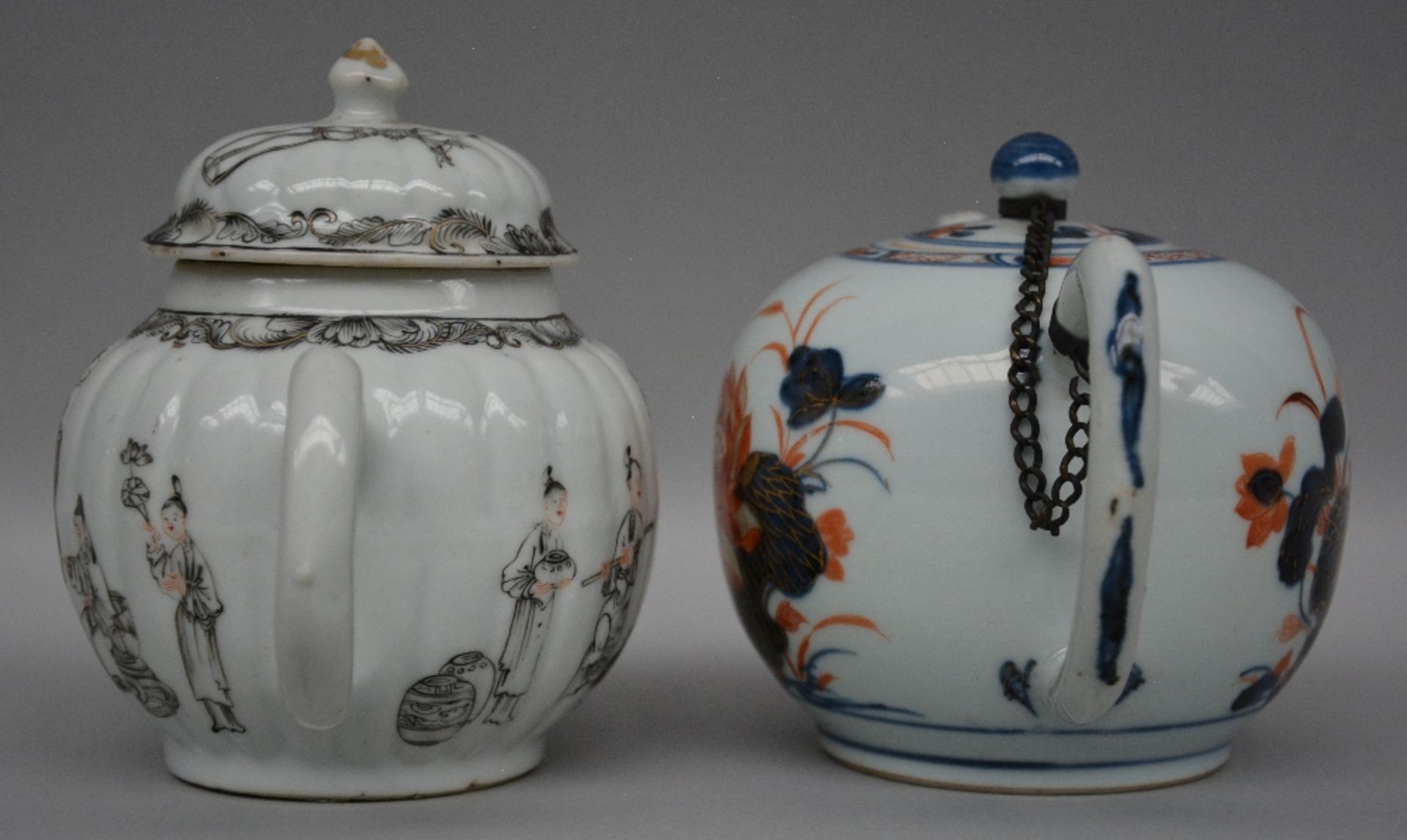 Two Chinese teapots with imari and India ink decoration, 18thC (chips); added two Chinese blue and - Bild 3 aus 15