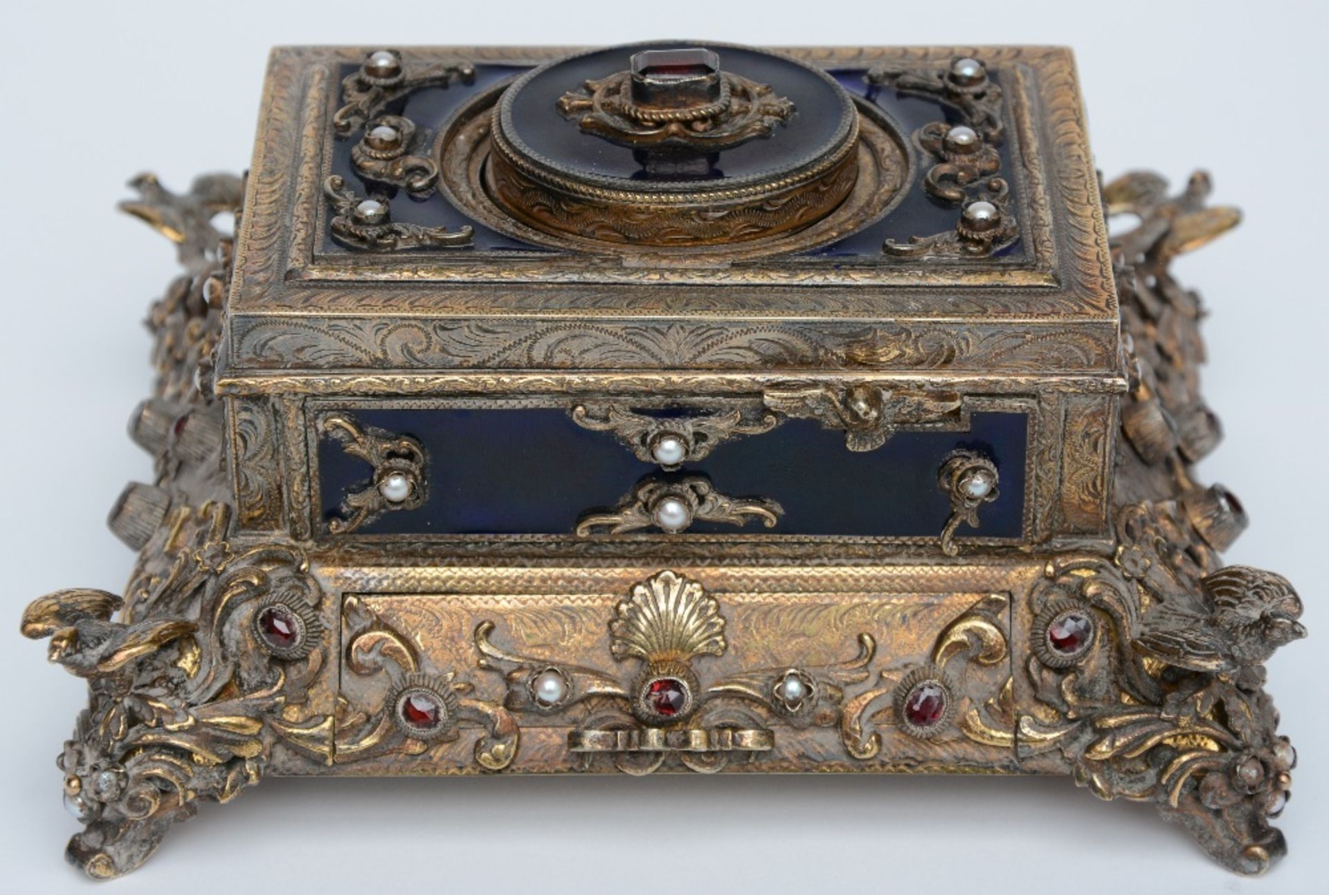 An exceptional gilt silver music box, partially cobalt blue enamelled, ruby set and inlaid with - Bild 2 aus 11