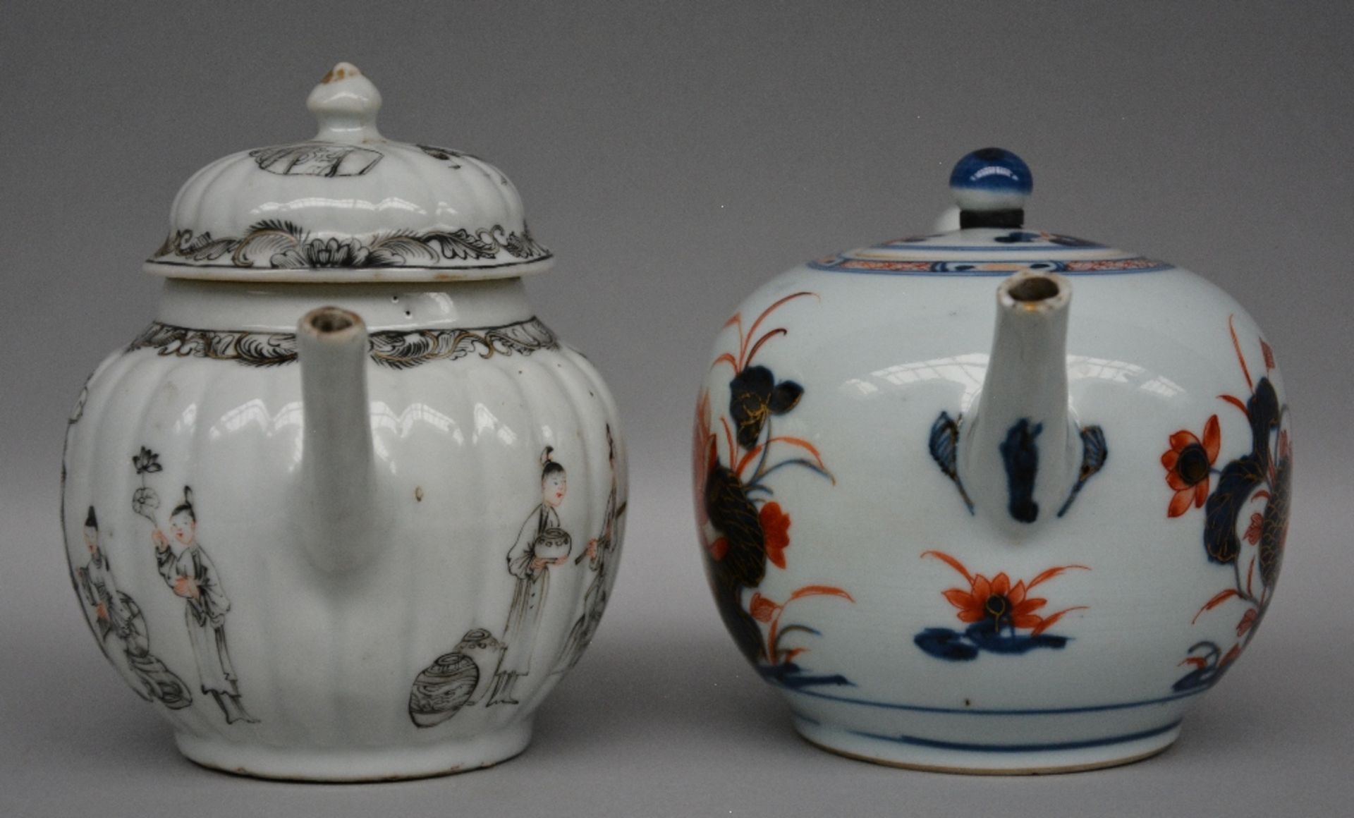 Two Chinese teapots with imari and India ink decoration, 18thC (chips); added two Chinese blue and - Bild 4 aus 15