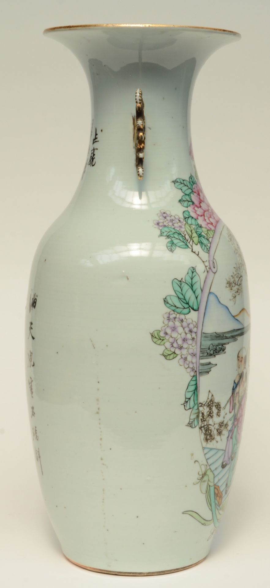 A Chinese polychrome decorated vase depicting a Sage with children, H 57 cm (starcrack on the - Bild 4 aus 7