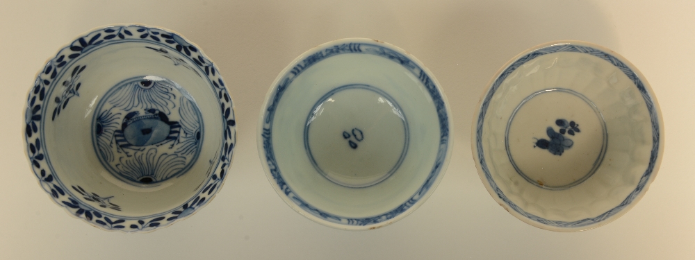 Four Chinese blue and white cups and saucers, and a dito tea pot, 18thC/19thC; added a ditto bowl, - Image 5 of 9