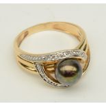 An 18ct golden ring, set with so-called 'Tahiti' pearl, Weight: ca. 4,4 g