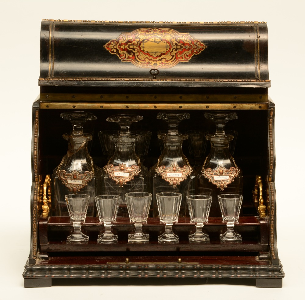 A late 19thC cellaret ebonised and with Boulle veneered roundels, H 28 - W 39,5 - D 25,5 cm (the