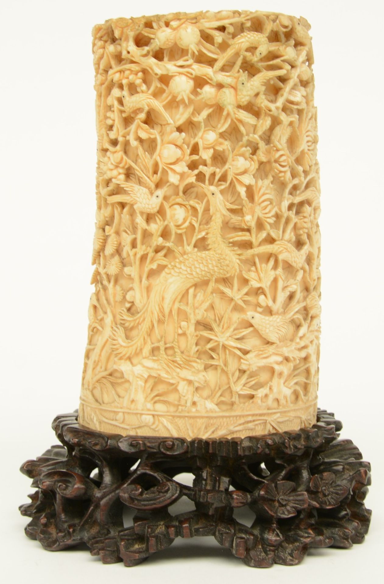A late 19thC Chinese ivory tube, alto-relievo sculpted with various birds in a garden, H 21,5 cm (