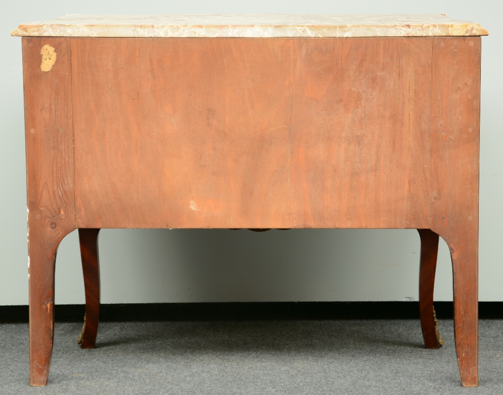 A mahogany veneered and marquetry LXV style commode, brass mounts and a Rosalia turque marble top, H - Image 4 of 6