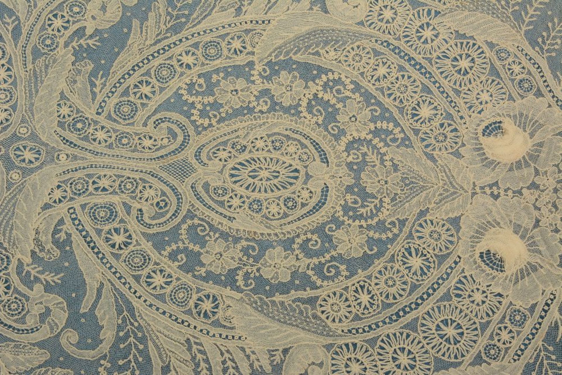 An important lot of the 19th and early 20thC Flemish lace; according to the matching documents - Image 7 of 16