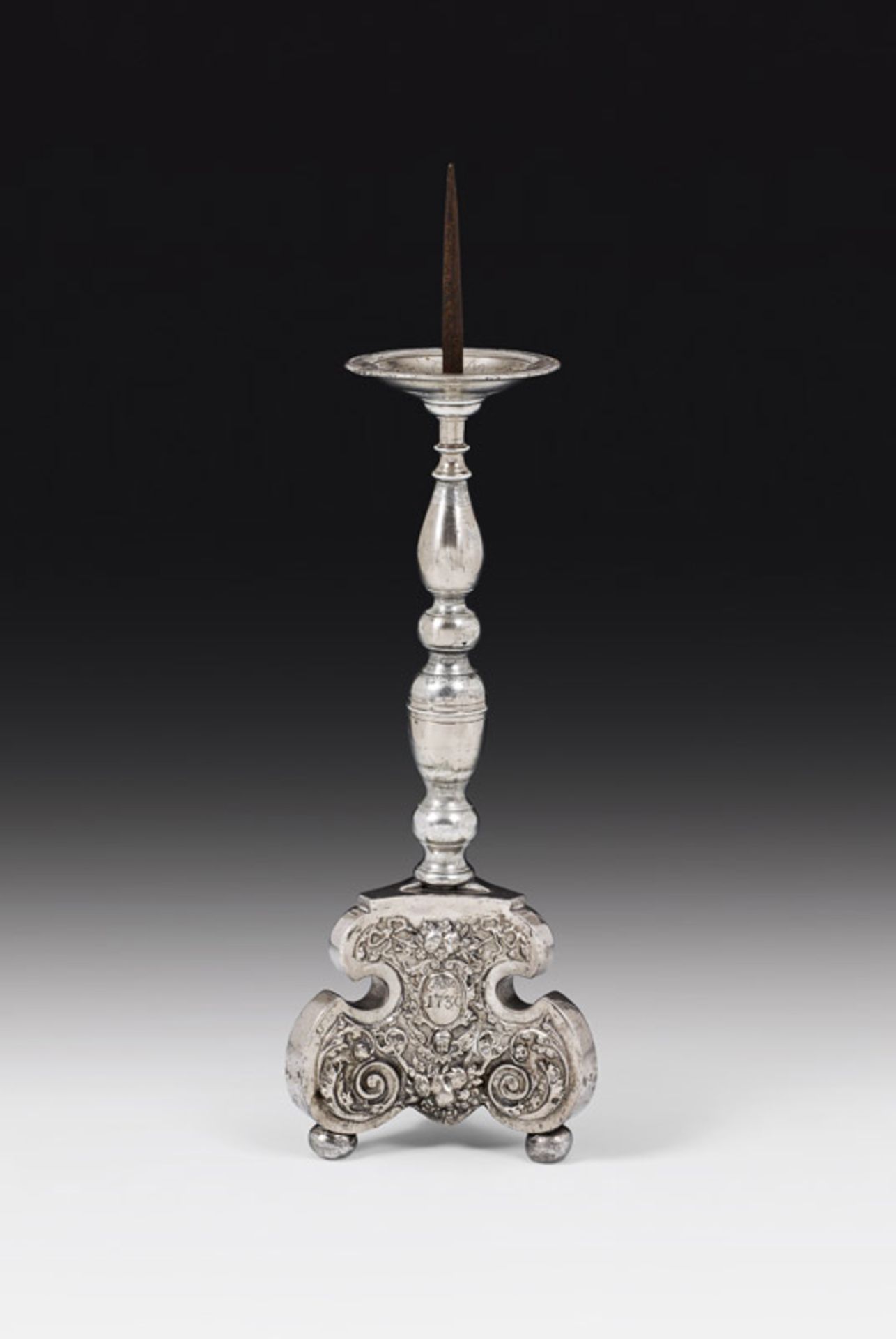 Candlestick "Baker", German, dat. 1730 pewter, silvered; h. 48 cm (incl. Thorn)private collection,