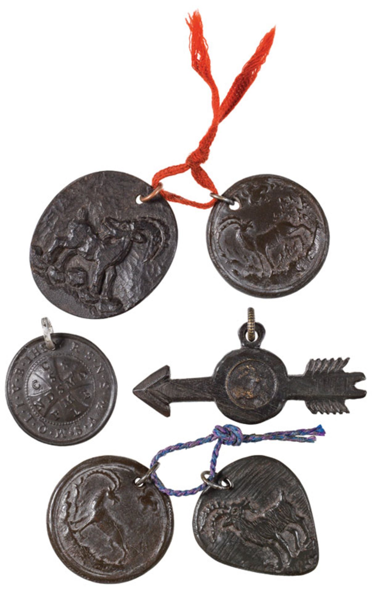 6 amulets, South German, 18th century capricorn horn; dm. 3.1 to 3.5 cm; l. 6.5 cm; h. 3.7 to 4.2