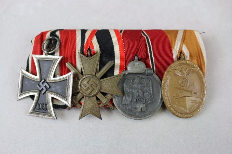 Wehrmacht, große Ordensspange mit 4 Auszeichnungen (EK2, KVK 2. Klasse mit Schwertern, Ostmedaille - Image 2 of 4