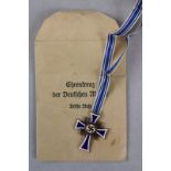 Ehrenkreuz der deutschen Mutter 3. Stufe in Bronze am langen Halsband mit der Original