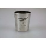 Luftwaffe, silberner Erinnerungsbecher, avers Luftwaffenadler mit Feldpostnummer "L 34222", revers