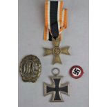Konvolut Auszeichnungen 3. Reich. Bestehend aus EK2, KVK 2. Klasse ohne Schwerter, DRL