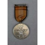 Olympia-Medaille 1936, Eisen versilbert, am Trageband, sehr guter Zustand. 20.00 % buyer's premium