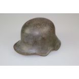 Erster Weltkrieg, Stahlhelm M18, mit Ohrenausschnitt. Schöner originaler Helm mit Gebrauchsspuren.