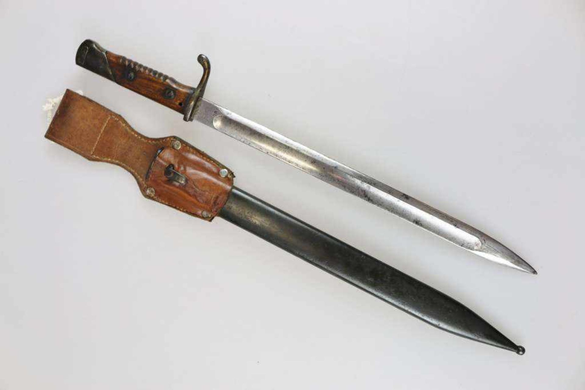 Seltenes bayerisches Seitengewehr 15 "Gottscho", Gesamtlänge: 497 mm, Klingenlänge: 363.5 mm.