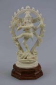 Elfenbein/Bein Figur Indien um 1900, Darstellung der vierarmiger Shiva tanzend auf dem Dämon der