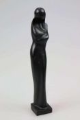 Madonna mit Kind, Eisenguss, reduzierte Formsprache, anonymer Bildhauer, Höhe: 35 cm.