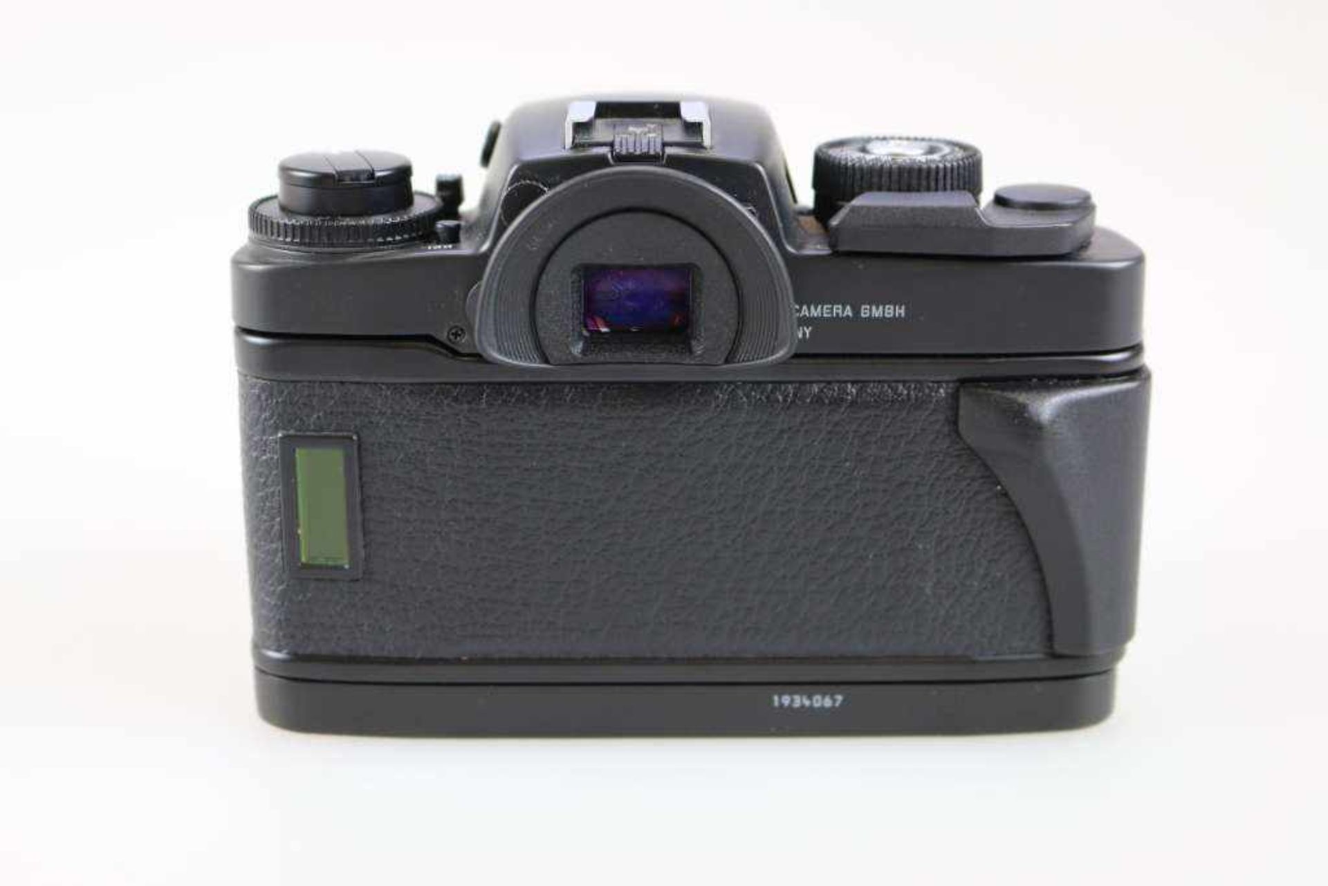 LEICA R7 (1992-1997), gut erhaltenes Gehäuse Leica R7 in schwarz, Seriennummer: 1934067. - Bild 2 aus 3