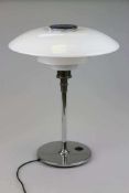 Design Tischlampe, Design von Poul Henningsen 1927 für Louis Poulsen, Modell PH 4.5/3.5. Gestell aus