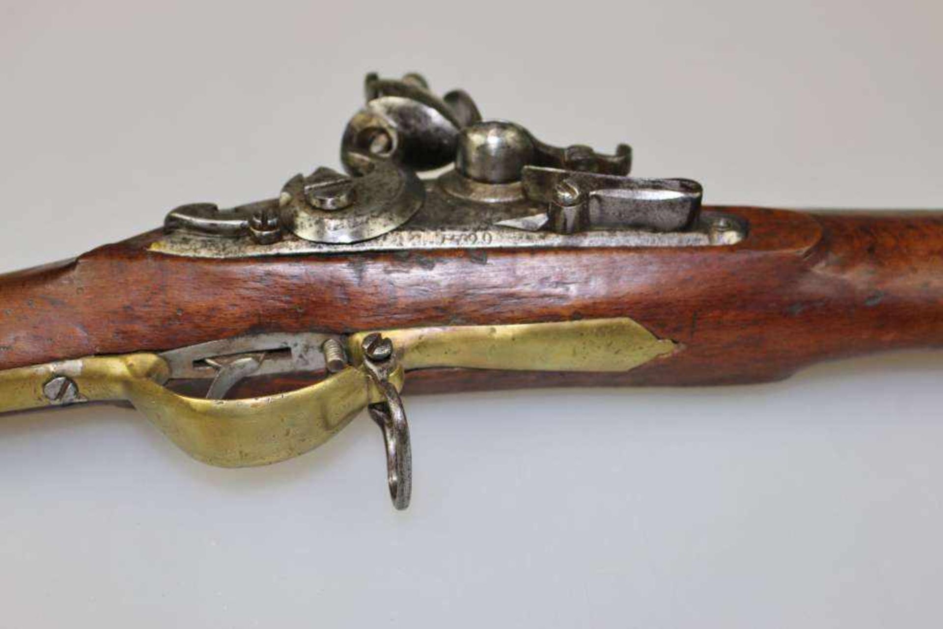 Steinschloßgewehr datiert 1799 mit Bajonett und Ladestock. Evt. osteuropäisch. Schloß sitz lose. - Bild 3 aus 6