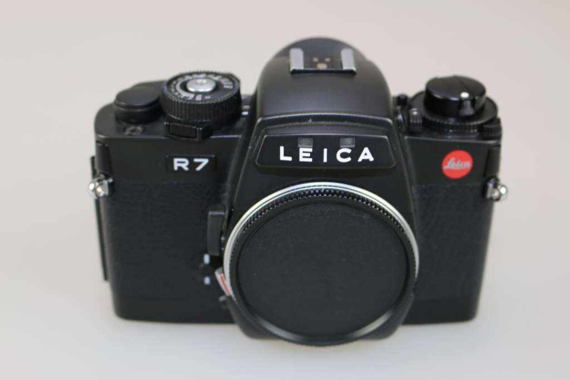 LEICA R7 (1992-1997), gut erhaltenes Gehäuse Leica R7 in schwarz, Seriennummer: 1934067.