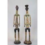 Figuren Paar, Angola. Männliche und weibliche Holzfigur mit Verzierungen, der Hals jeweils mit