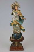 Heiligenfigur Maria Immaculata, süddeutsch 18. Jh. Holz geschnitzt, Darstellung der Maria mit dem