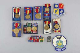 Konvolut verschiedener zweiter Weltkrieg Erinnerungsmedaillen der USA in den original Schachteln