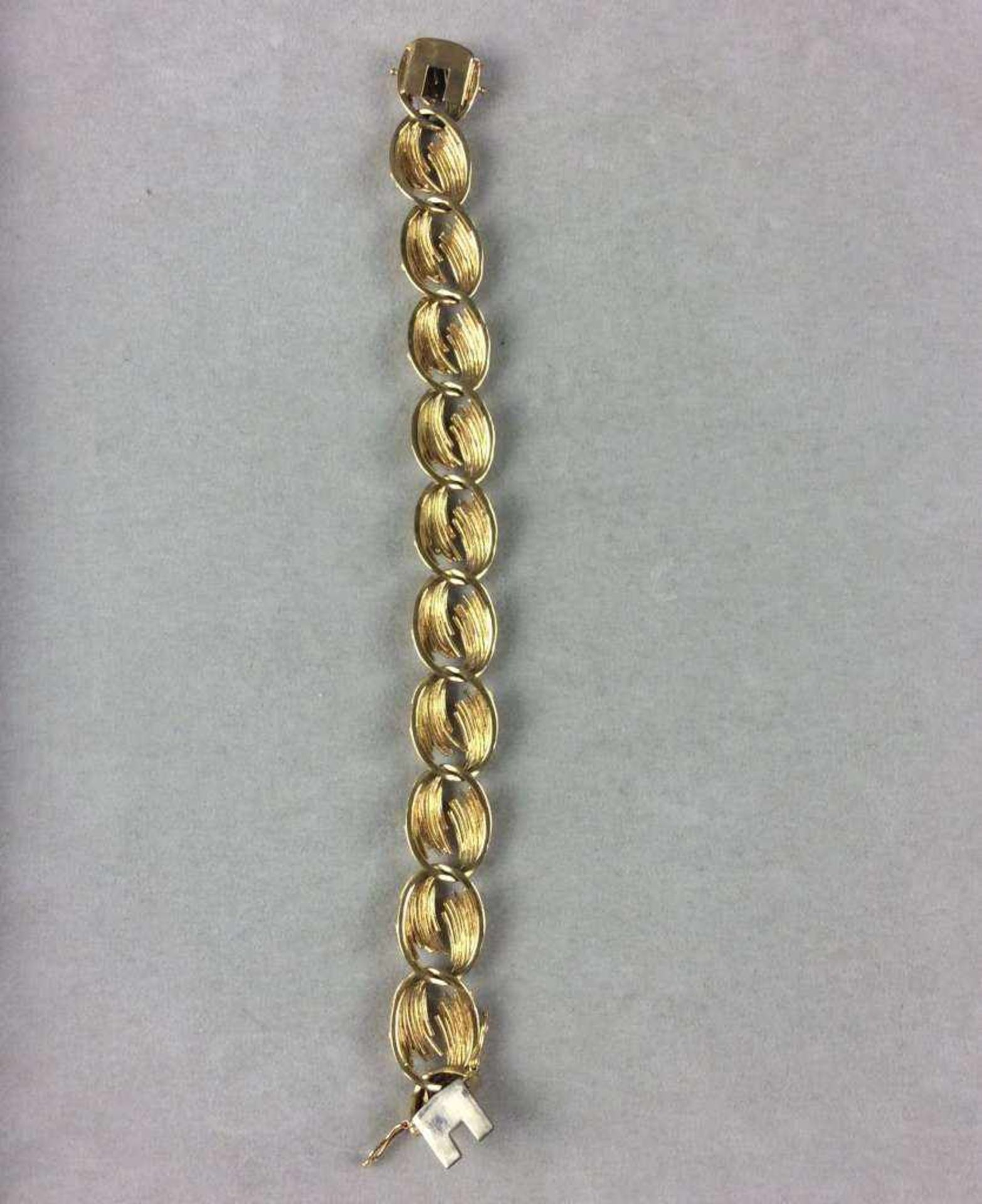 Armband aus 18Kt-Gelbgold (punziert 750), Glieder-Facon, Länge: 19,5 cm, Breite: 1,5 cm, - Bild 2 aus 3