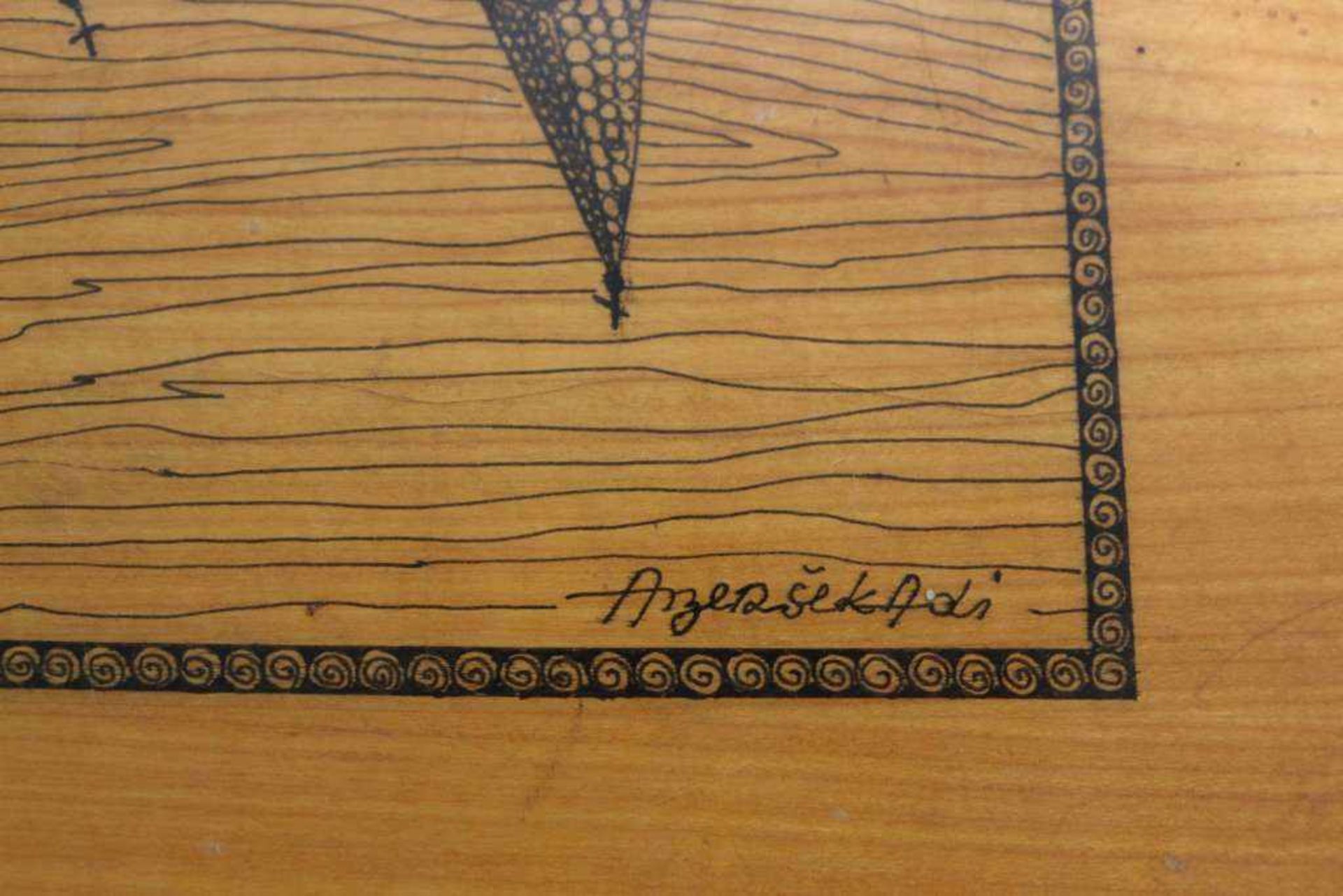 Couchtisch, Nussbaum, rechteckige Platte mit 3 Intarsienbildern und Signatur. Auf geraden - Bild 2 aus 2