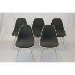 Charles Eames, 5 originale "DSW side chairs" auf "H-base" Gestell und original Gleitern. Entwurf